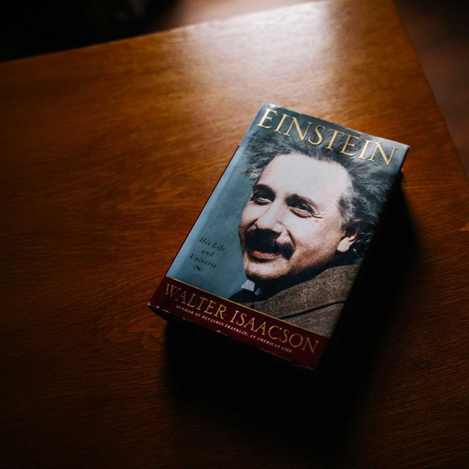 Buch im Einsteinhaus Caputh am Schwielowsee