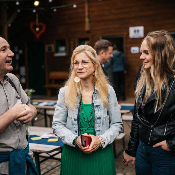 Austausch beim Tourismustag Havelland 2024 auf dem Werderaner Tannenhof