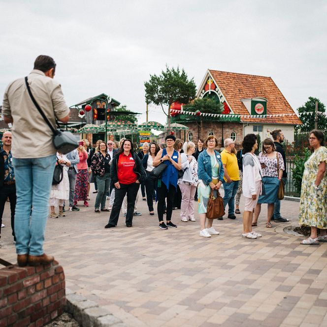 Führung beim Tourismustag Havelland 2023 im Karls Erlebnisdorf Elstal