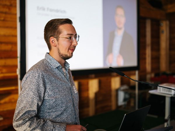 Erik Fandrich vom Digitalwerk beim Tourismustag Havelland 2024 Erik Fandrich vom Digitalwerk beim Tourismustag Havelland 2024