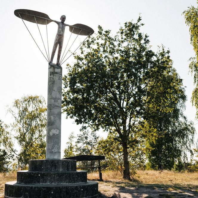 Windharfe in Gedenken an Otto Lilienthal auf dem Gollenberg in Stölln