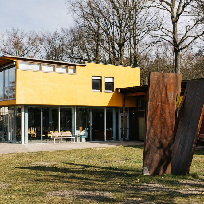 Gebäude mit Unterkünften im Lehniner Institut für Kunst und Kultur