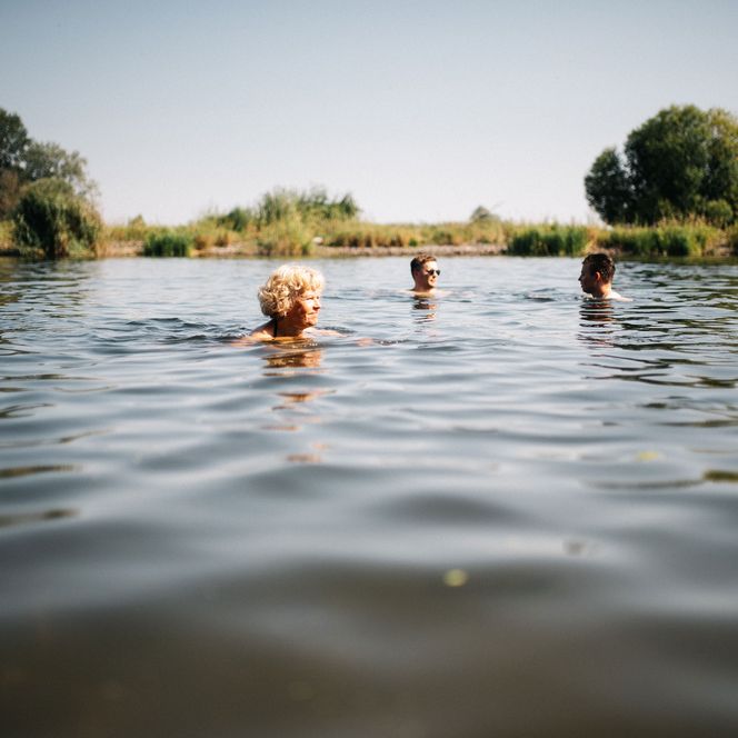Personen beim Baden in der Gülper Havel