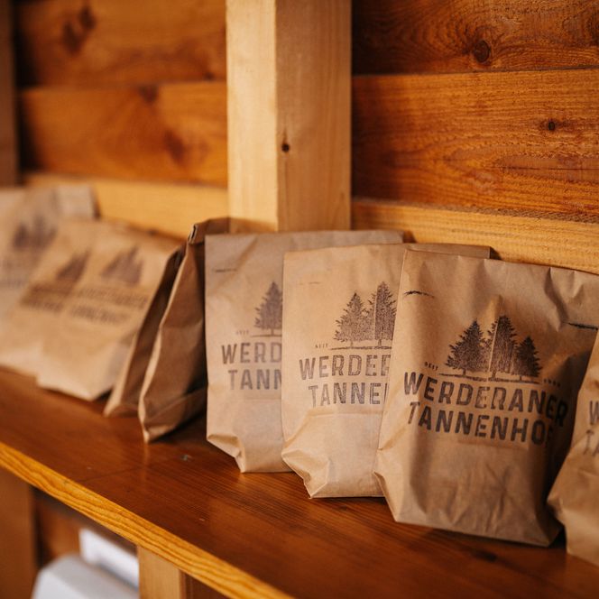 Geschenke zum Tourismustag Havelland 2024 auf dem Werderaner Tannenhof