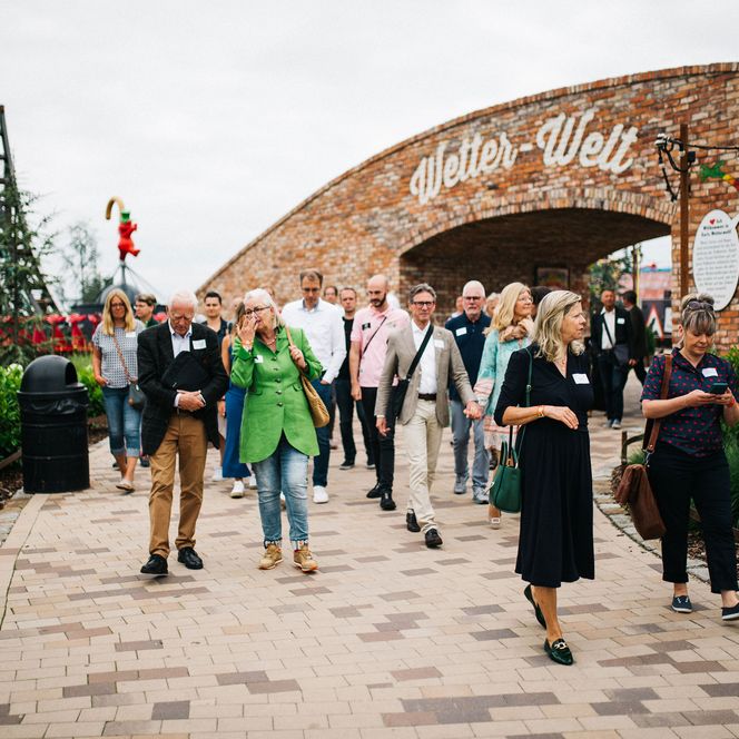 Gruppenführung beim Tourismustag Havelland 2023 im Karls Erlebnisdorf Elstal