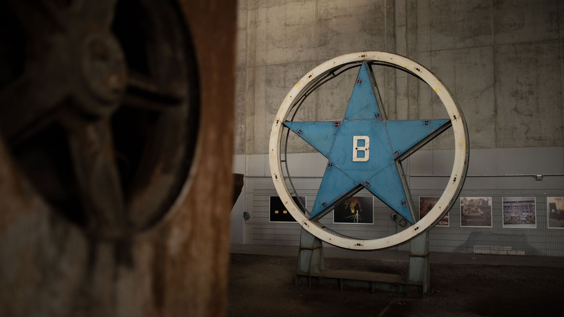 Der Blaue Stern im Industriemuseum Brandenburg ist das alte Firmenlogo des VEB Stahl- und Walzwerk 