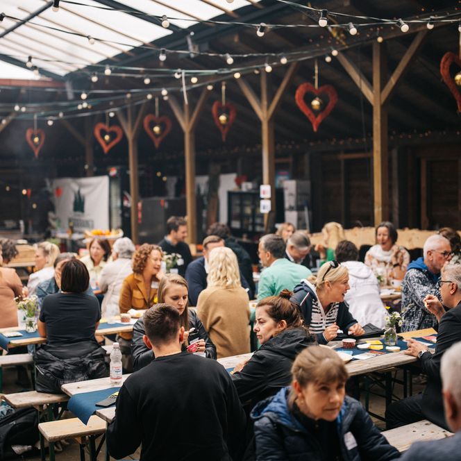 Mittagspause beim Tourismustag Havelland 2024 auf dem Werderaner Tannenhof
