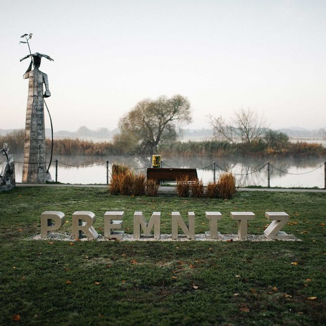Promenade mit Skulptur in Premnitz