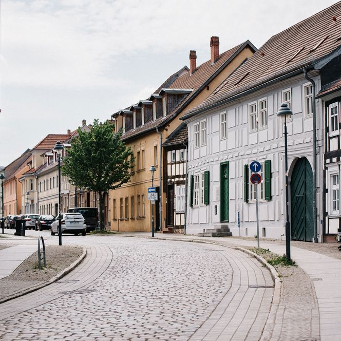 Gothestrasse mit Fachwerkhäusern in der historischen Altstadt Nauen