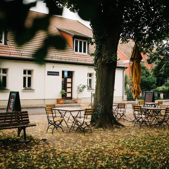 Alte Schule in Ribbeck mit Café, Museum und Biergarten
