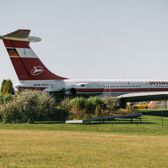 Seitenansicht vom Flugzeug IL 62 "Lady Agnes" auf dem Gollenberg Stölln