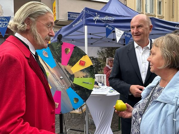 Fontane 2.0 im Gespräch auf dem Brandenburgtag Finsterwalde 2023 Fontane 2.0 im Gespräch auf dem Brandenburgtag Finsterwalde 2023