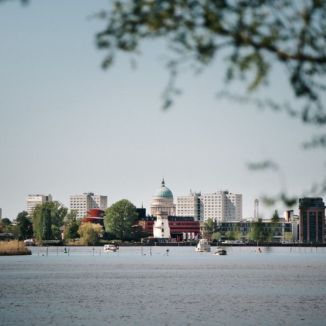 Blick vom Tiefer See Richtung Ufer der Schiffbaugasse