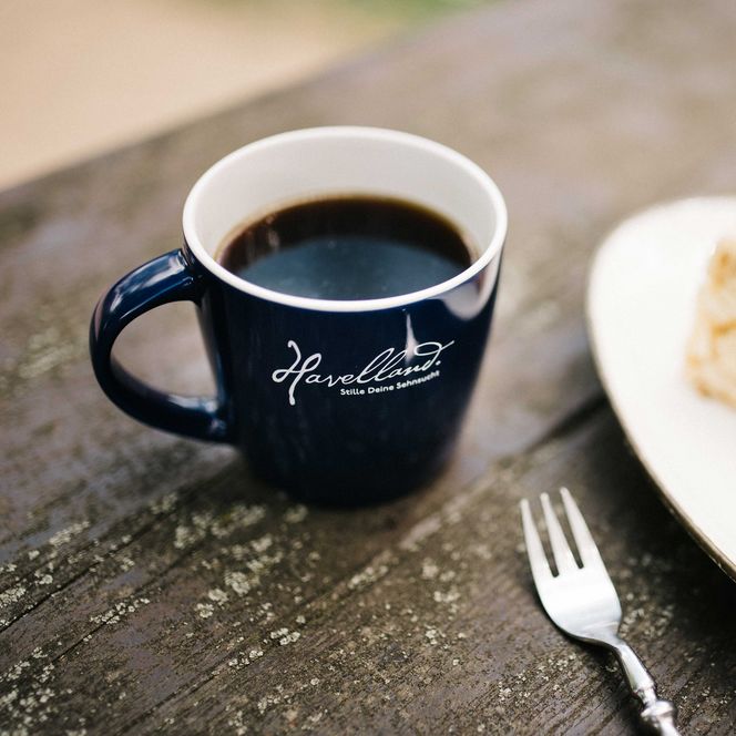 Blaue Havelland-Tasse mit weißem Logo