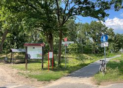 Knotenpunktwegweisung am Rastplatz am Nauener Dreieck