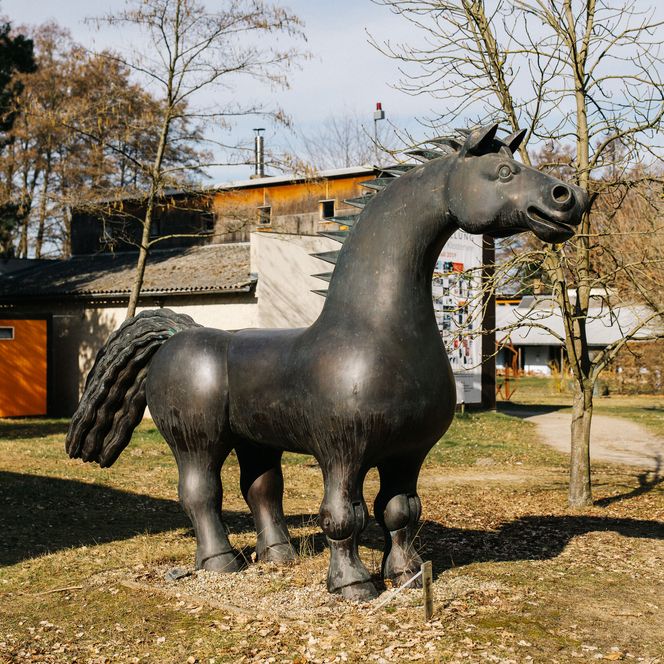 Skulptur eines Pferdes im Lehniner Institut für Kunst und Kultur