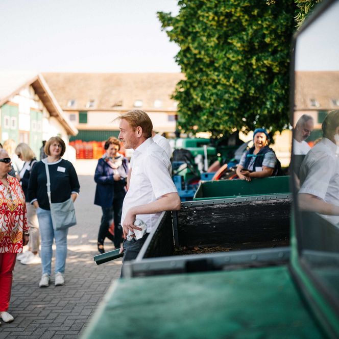 Führung beim Tourismustag Havelland auf dem Domstiftsgut Mötzow