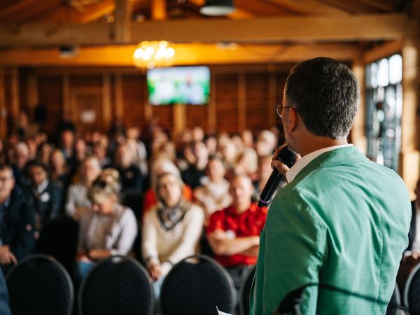 Begrüßung zum Tourismustag Havelland 2024 auf dem Werderaner Tannenhof Begrüßung zum Tourismustag Havelland 2024 auf dem Werderaner Tannenhof