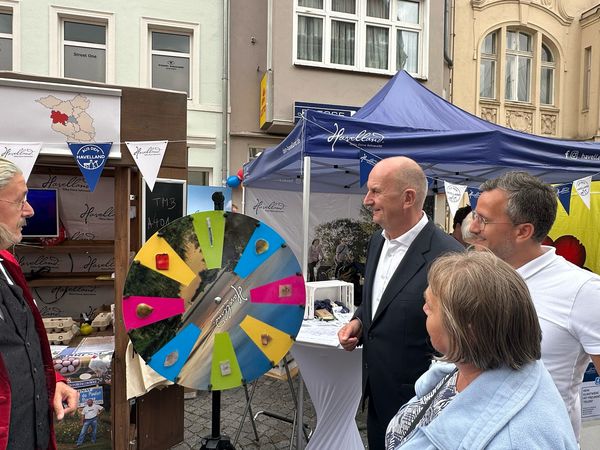 D. Woidke und Fontane2.0 auf dem Brandenburgtag Finsterwalde 2023 D. Woidke und Fontane2.0 auf dem Brandenburgtag Finsterwalde 2023