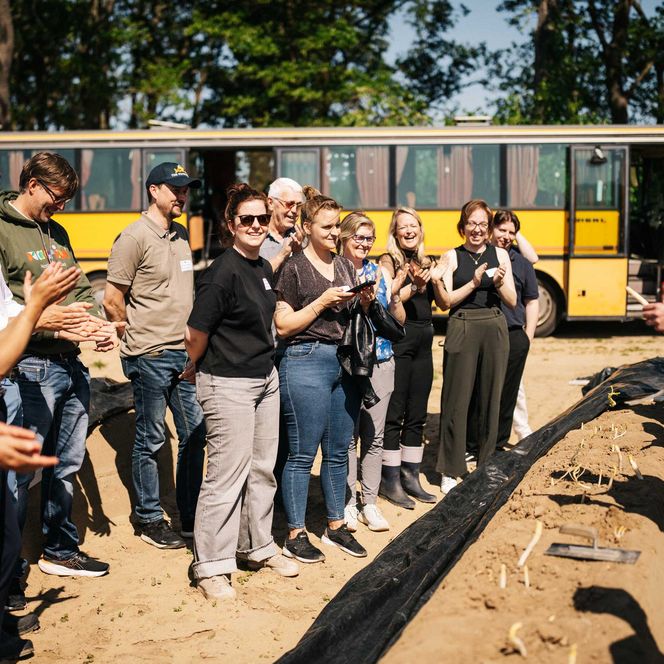 Spargelstechen beim Tourismustag Havelland auf dem Domstiftsgut Mötzow