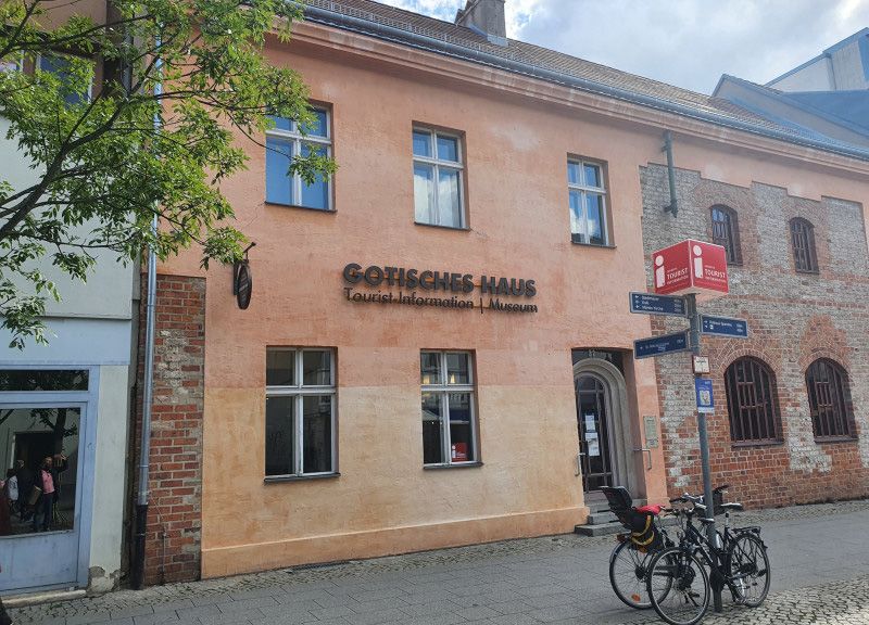 Tourist-Information im Gotischen Haus Spandau