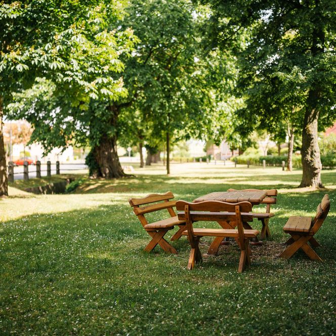 Sitzgruppe auf dem Dorfanger in Grünefeld