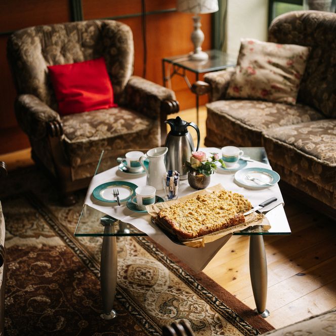 Kaffee und Kuchen in der Waldschule Pausin