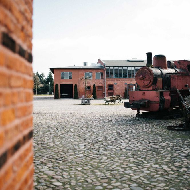 Industriekultur vor dem Landgut Stober in Groß Behnitz