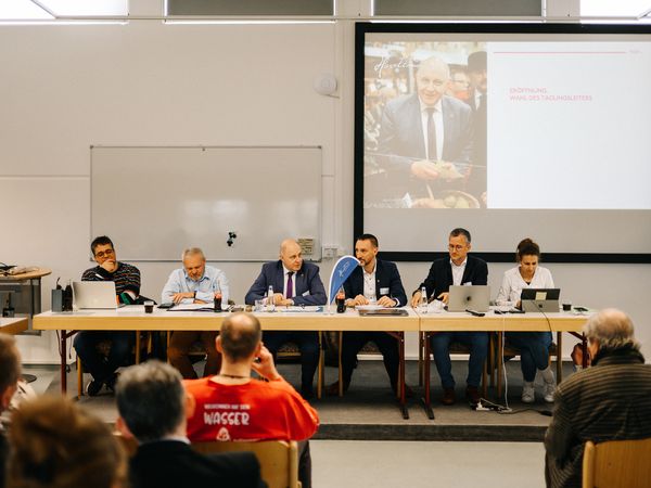 Vorstandspräsidium bei der Mitgliederversammlung 2026
