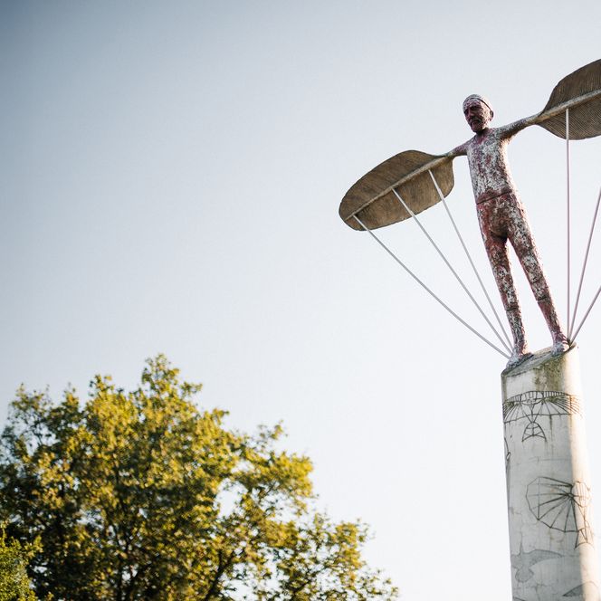 Die Windharfe in Gedenken an Otto Lilienthal auf dem Gollenberg in Stölln