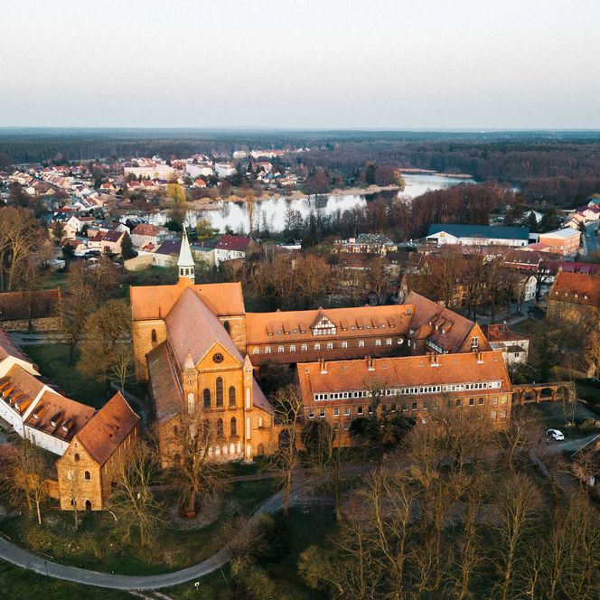 Luftaufnahme vom Zisterzienser Kloster Lehnin